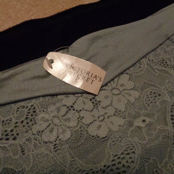 VICTORIAS SECRET NWT OLDER STOCK LACEY GREY GIRDLE PANTIES W GARDERS M - Picture 2 of 4